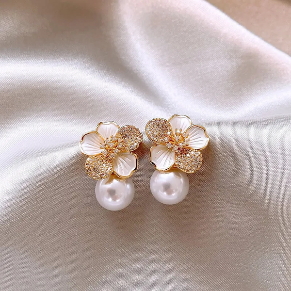 Elegant Flower & Pearl Bright Earrings