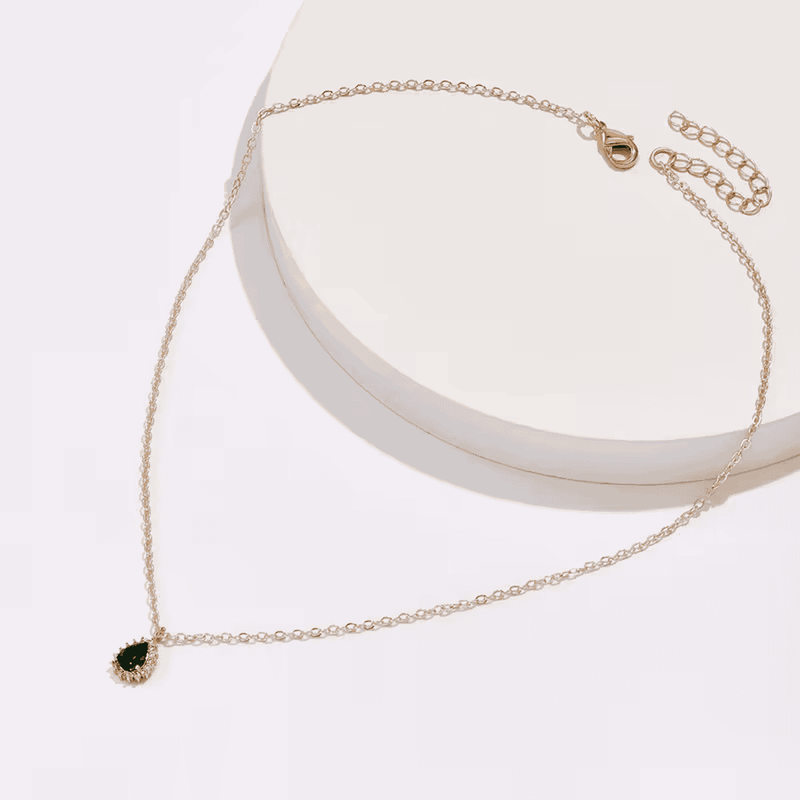 Elegant Emerald Stone Dew Necklace