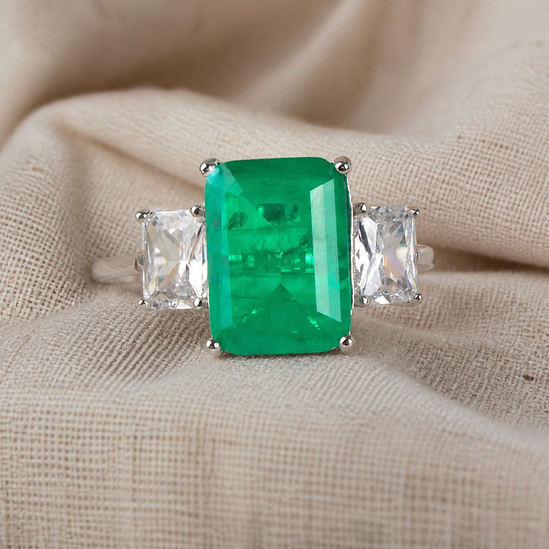 Emerald White Gold Avenue Ring