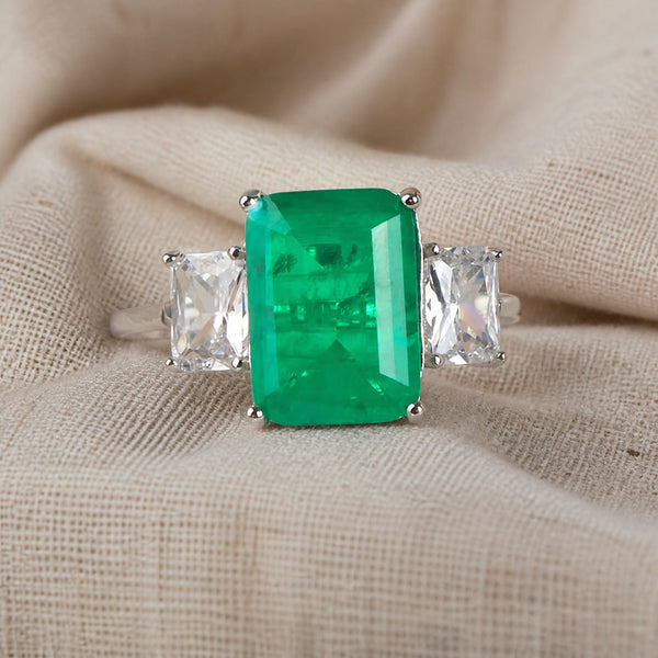 Emerald White Gold Avenue Ring